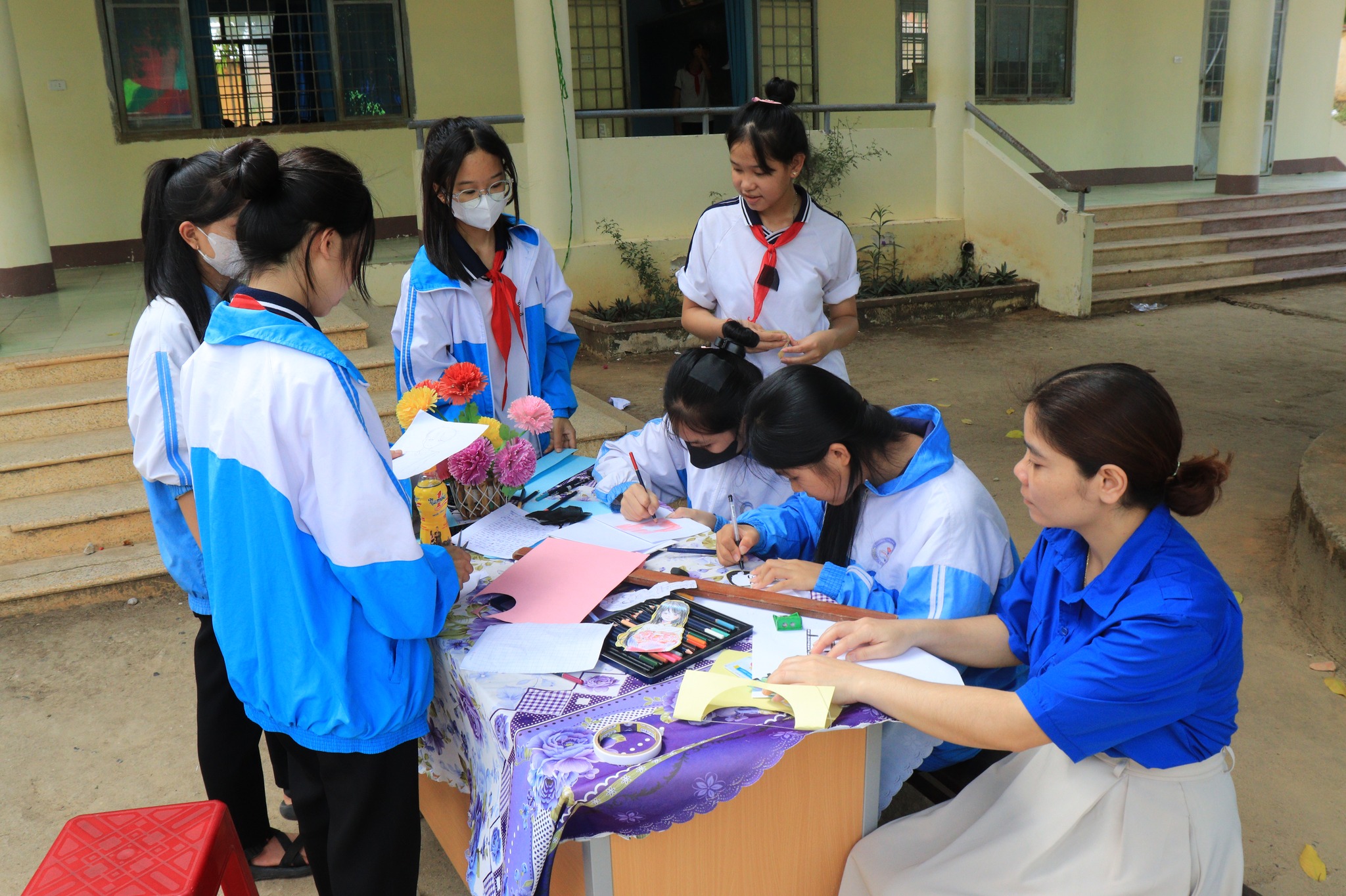 Làm thiệp